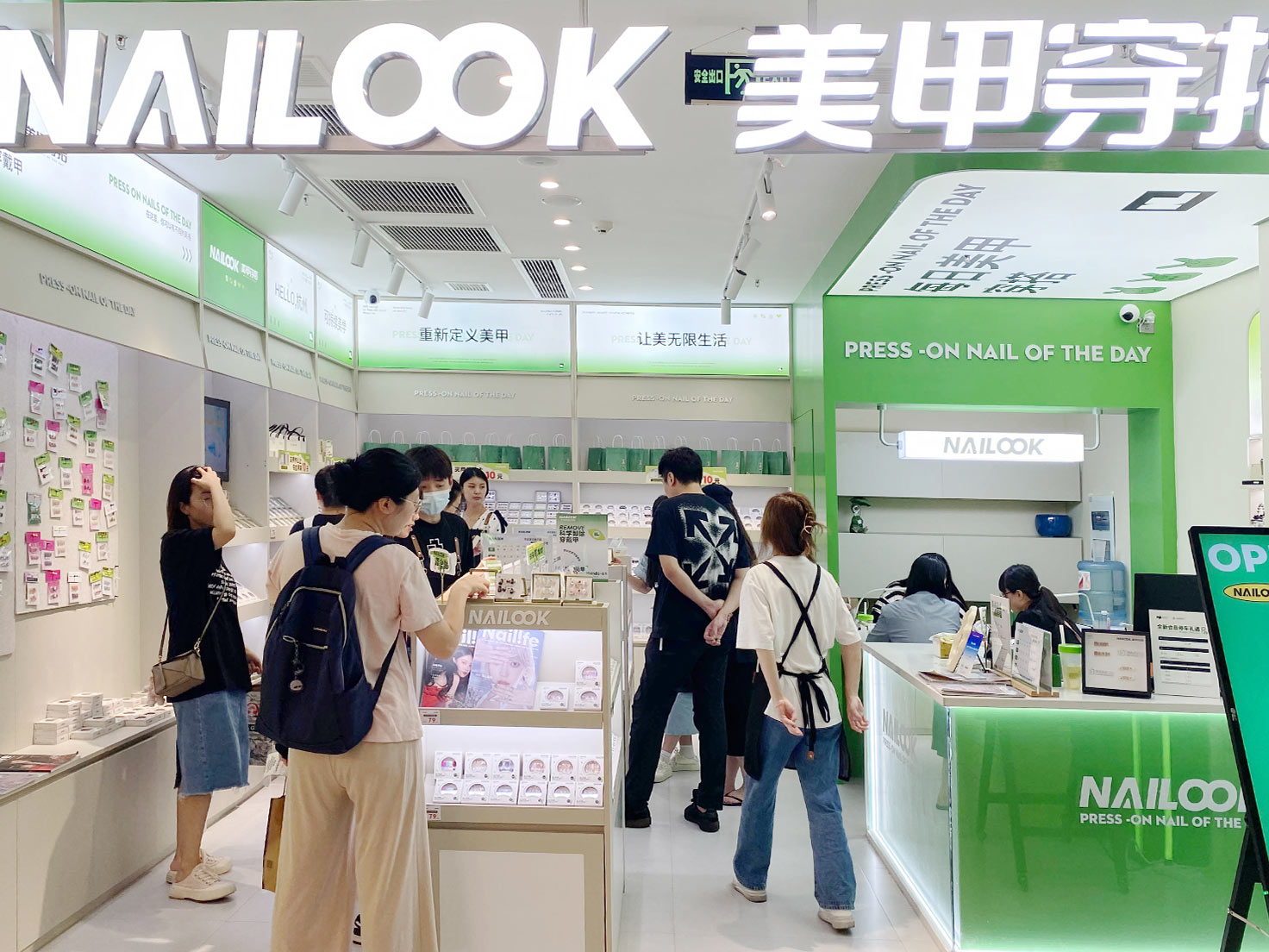 美甲行业卷出个 B 轮，为何是它？